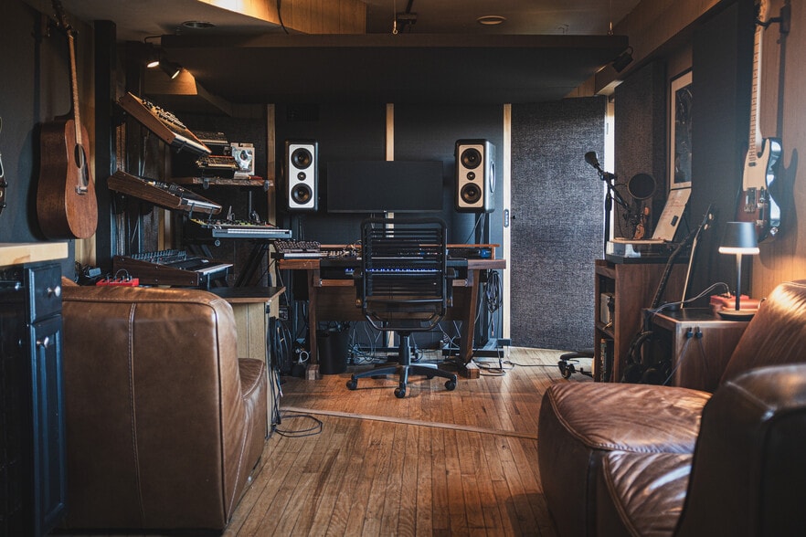 Building Photo - 2050 Cyprean Dr