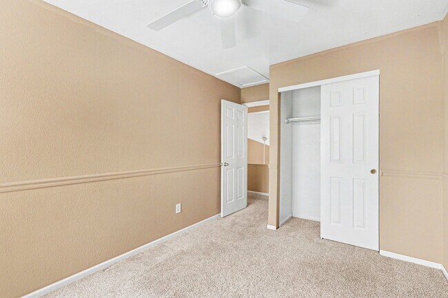 Building Photo - 2669 S Deframe Cir