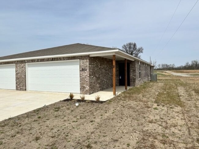 Building Photo - 501 W Christopher Dr