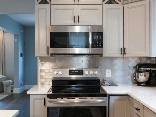 Building Photo - Renovated 3-Bedroom With Modern Amenities