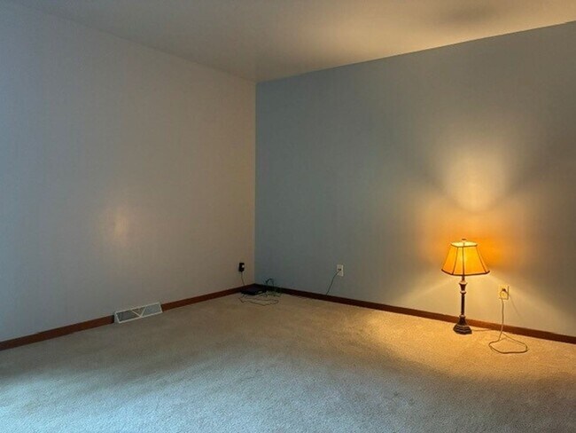 Building Photo - 1100 E Connie Ln