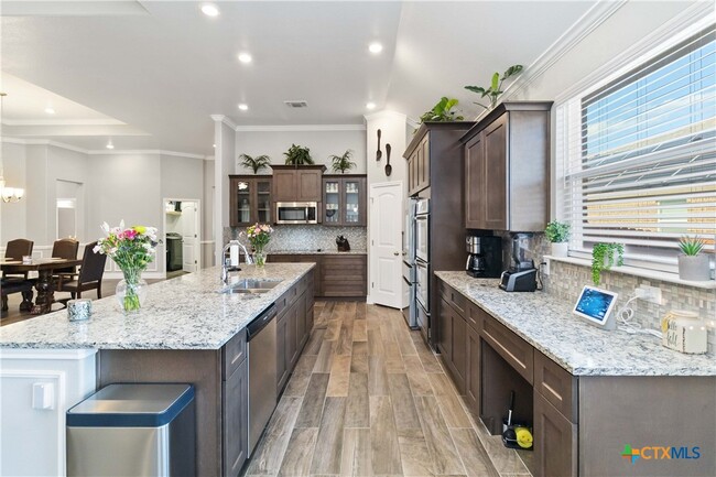 Building Photo - 8402 Ridge Crest Dr