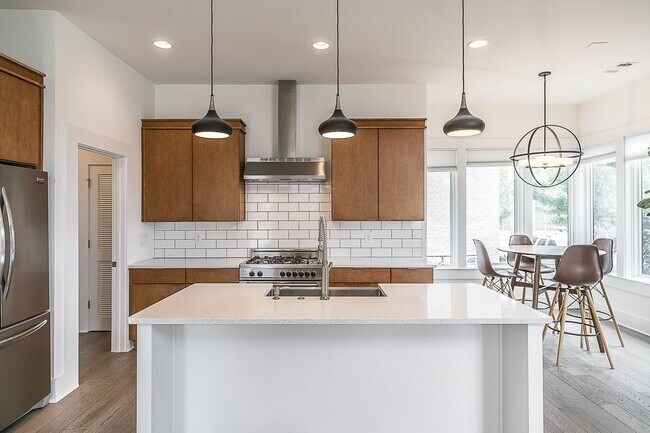 Building Photo - 3BR Germantown Townhome in the Heart of Nashville