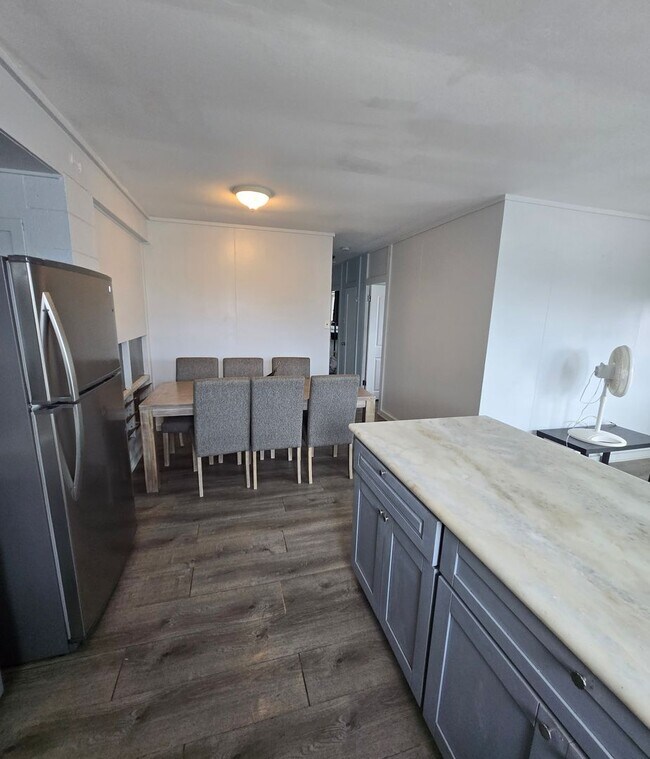 Building Photo - 360 Lono Ave