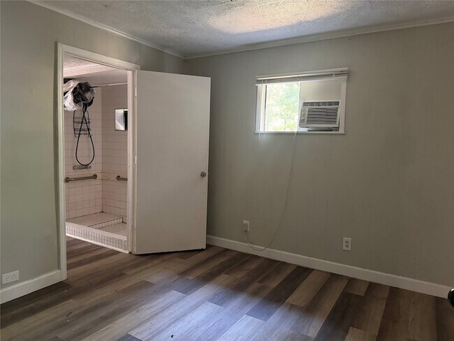 Building Photo - 16423 Stinson Ln