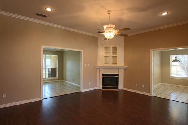 Building Photo - Beautiful 3 Bedroom in Tyler! Coming Soon!