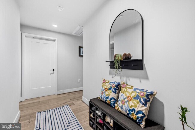 Building Photo - 1300 4th St SE