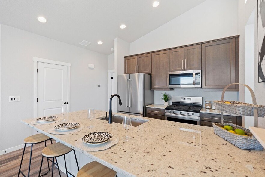 Building Photo - 7371 Hunter Jumper Dr