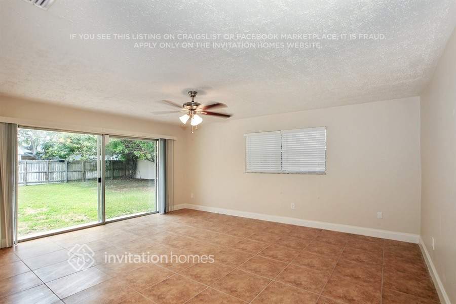 Building Photo - 17420 SW 109th Ave