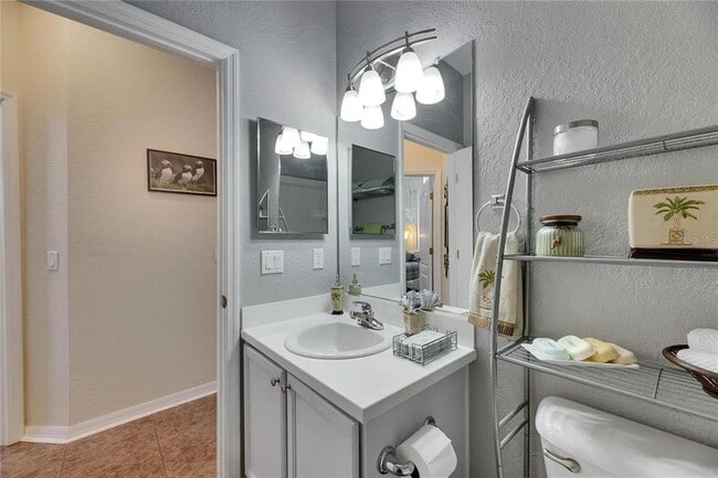 Building Photo - 2068 Sifield Greens Way