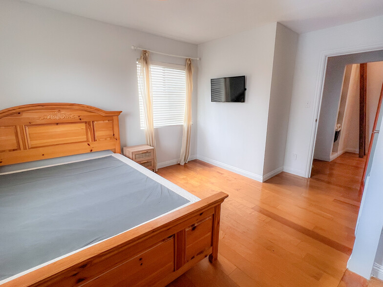 Bedroom - 301 Broadway St