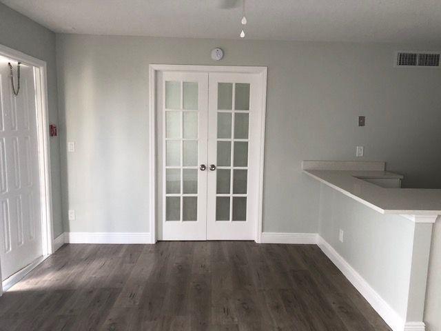 Building Photo - 645 Executive Center Dr