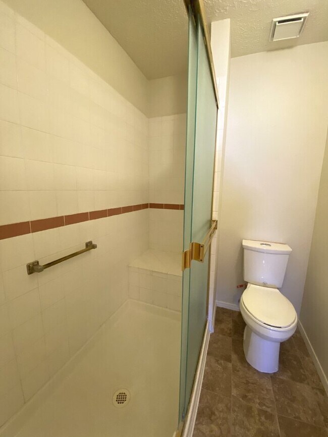 Building Photo - 2nd Floor - 2BR/2Bath - Balcony - 1Car Garage