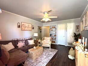 Building Photo - 2 bedroom- Walk to Campus!!