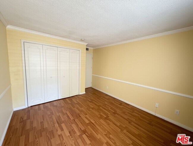 Building Photo - 805 Temple Terrace