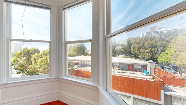 Building Photo - 1233 Laguna St