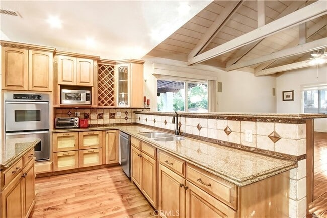 Building Photo - 10818 Hillside Rd