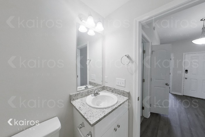 Building Photo - 814 Heather Dr