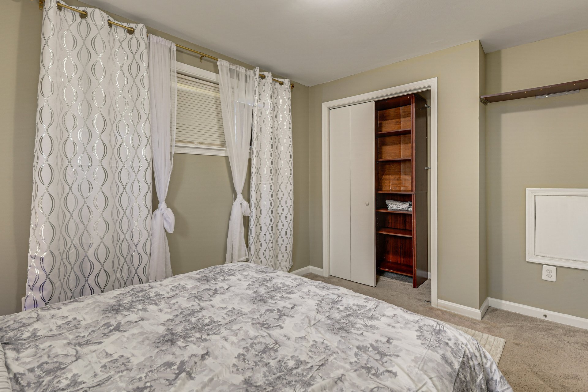 Building Photo - 5929 Camberly Ave