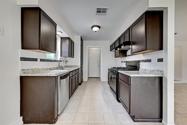 Building Photo - 509 Greenway Dr