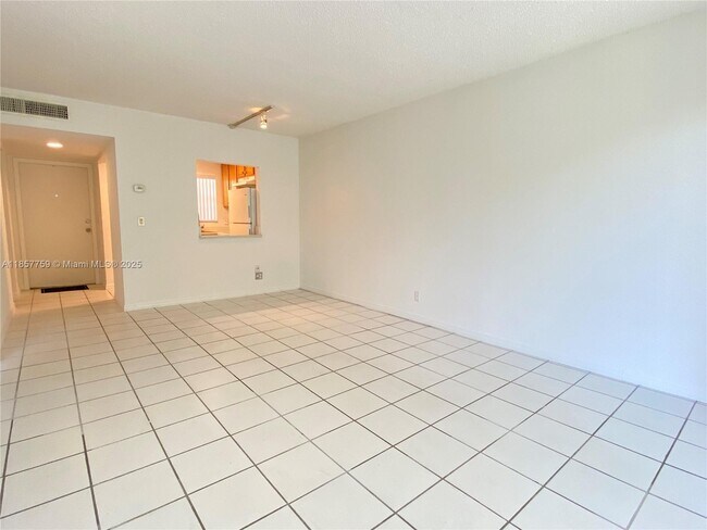 Building Photo - 1638 Embassy Dr