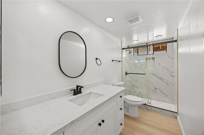 Building Photo - 673 S Mentor Ave