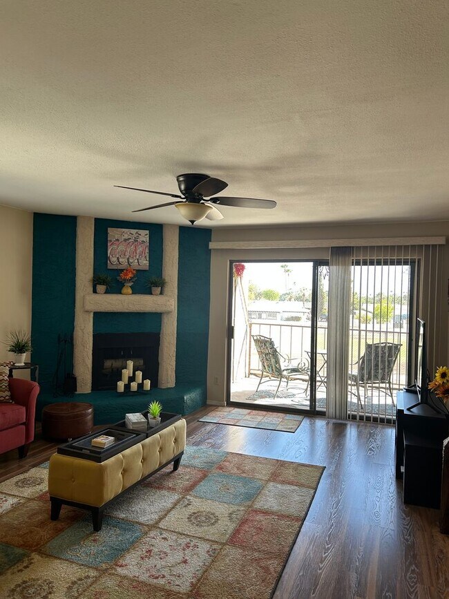 Building Photo - Gated 2 bed 2 bath condo with Gold Course Views