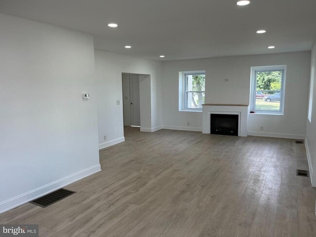 Building Photo - 924 Bethlehem Pike