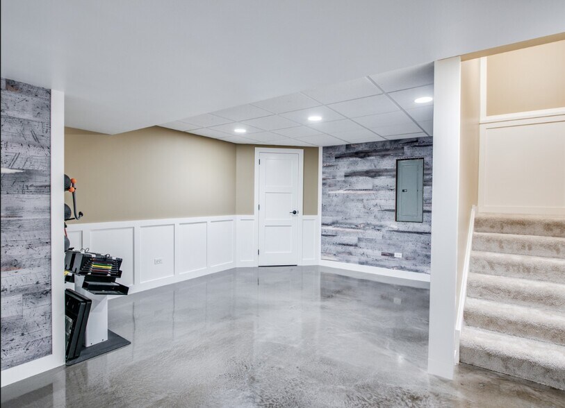 Building Photo - 2758 Hillsboro Blvd