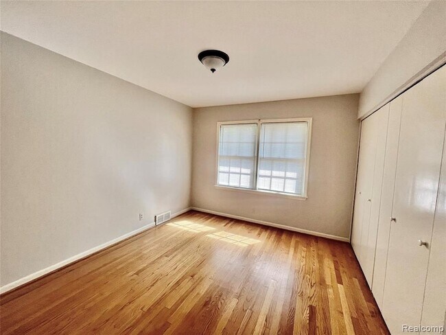 Building Photo - 6901 Woodbank Dr