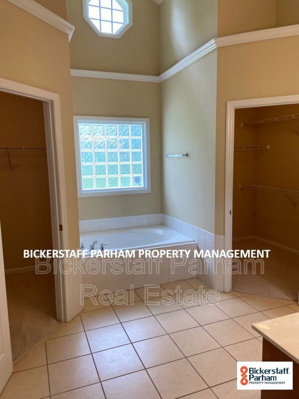 Building Photo - 1070 Watervalley Dr