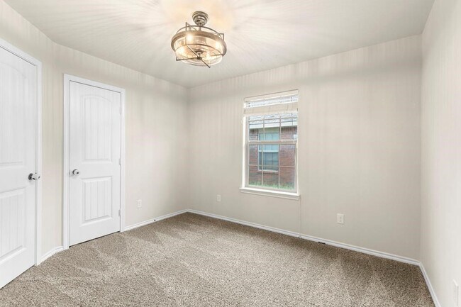 Building Photo - 304 E 94th St