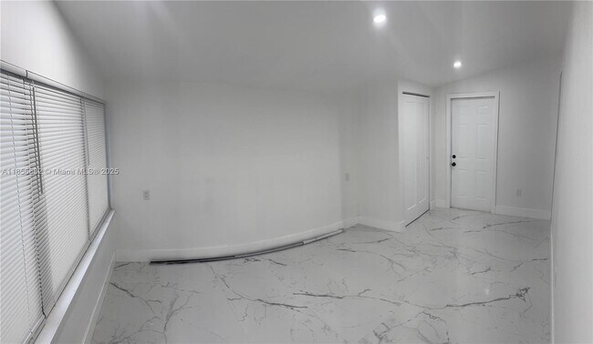 Building Photo - 2713 NW 6th Ct