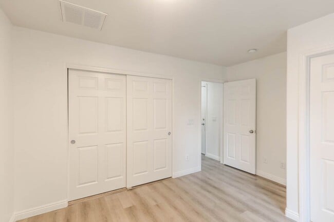 Building Photo - Beautiful 3 Bed Home With 3 Full Baths And Bed and Full Bath On 1st Floor