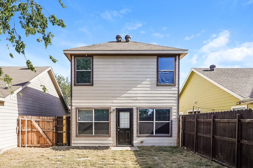 Building Photo - 1456 Pine Ln