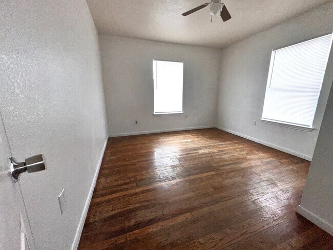 Building Photo - Conveniently located- Water and Trash Included