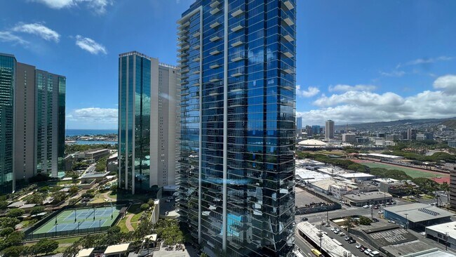 Building Photo - 2 BED/2 BATH FURNISHED UNIT AT HIGHLY DESI...