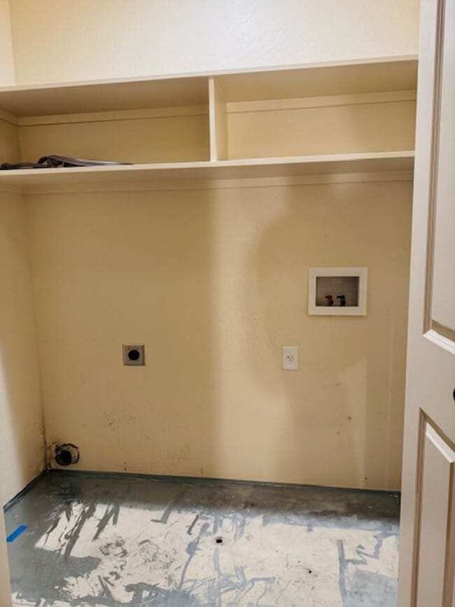 Building Photo - BM2613