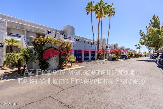 Building Photo - 902 W Glendale Ave