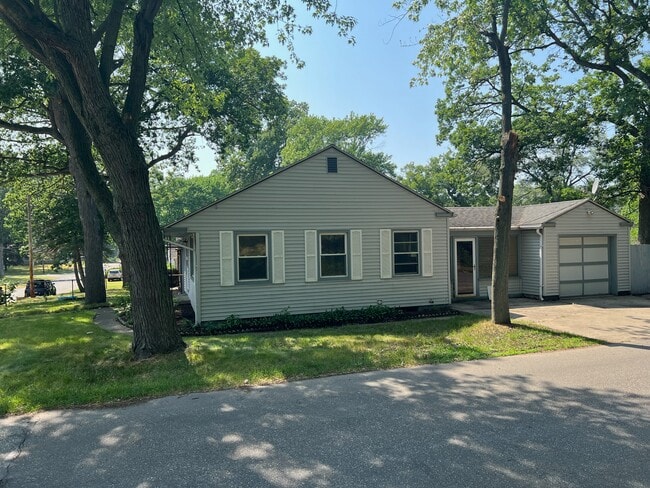 Building Photo - 526 Fir St