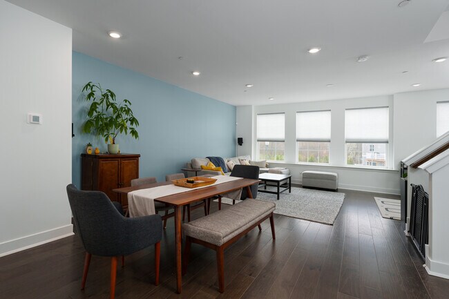 Building Photo - 1907 Swales Ct