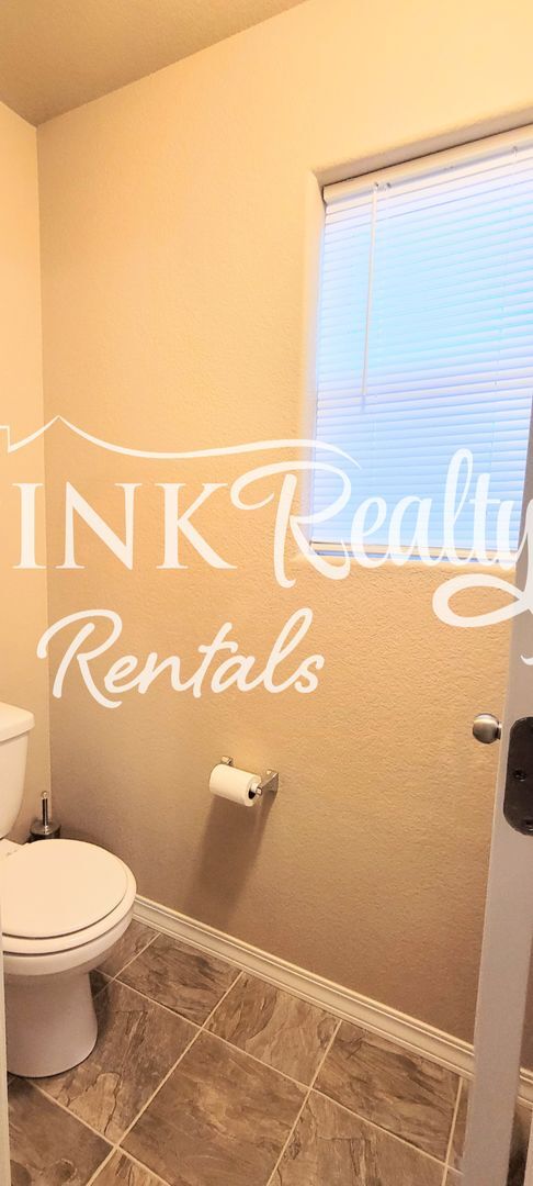 Building Photo - 9527 Desert Lily Cir