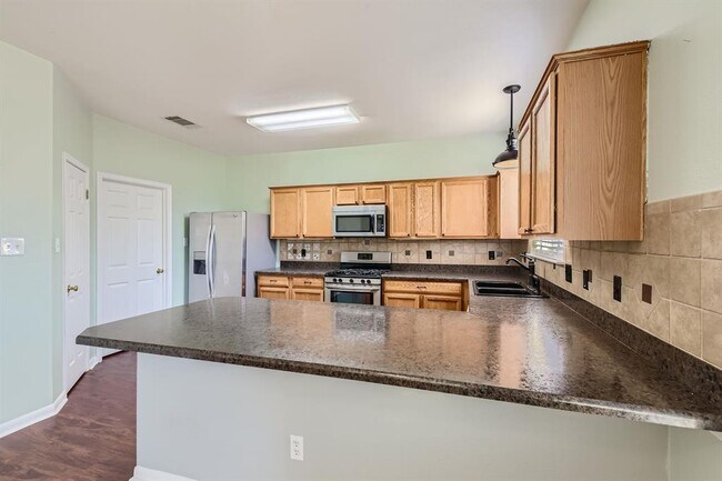 Building Photo - 105 Meadowlark Ln