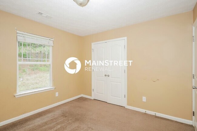 Building Photo - 4 Bedroom Pet-Friendly Home in Covington, GA with Main Street Renewal