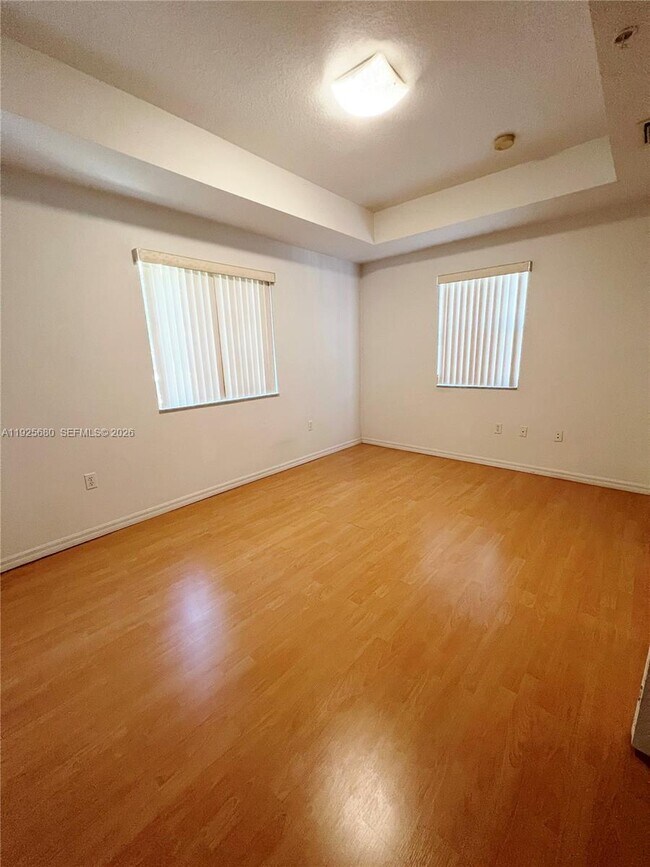 Building Photo - 8940 NE 8th Ave