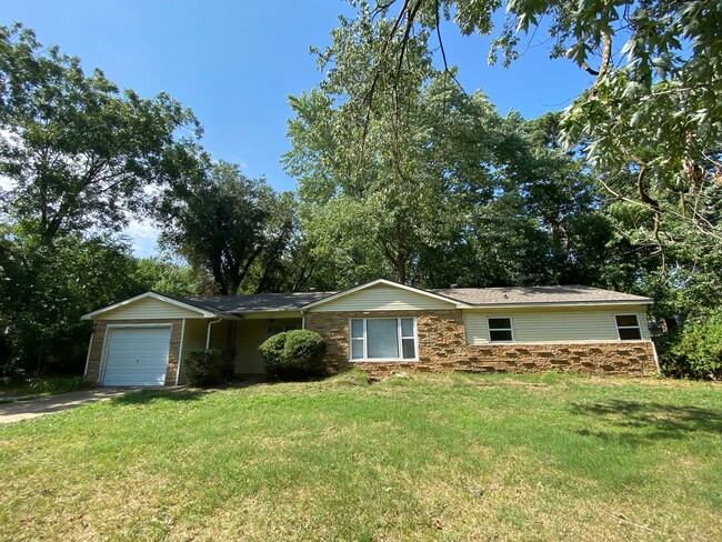 Primary Photo - Mid Century Modern 3 Bed House- Walking Di...