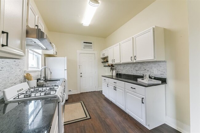 Building Photo - 3013 Avenue M