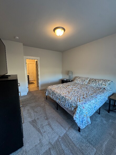 Building Photo - 4021 Rockland Cir SE