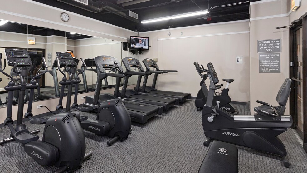 Fitness Room - 1636 N Wells St