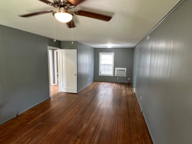 Building Photo - 205 Chambers St